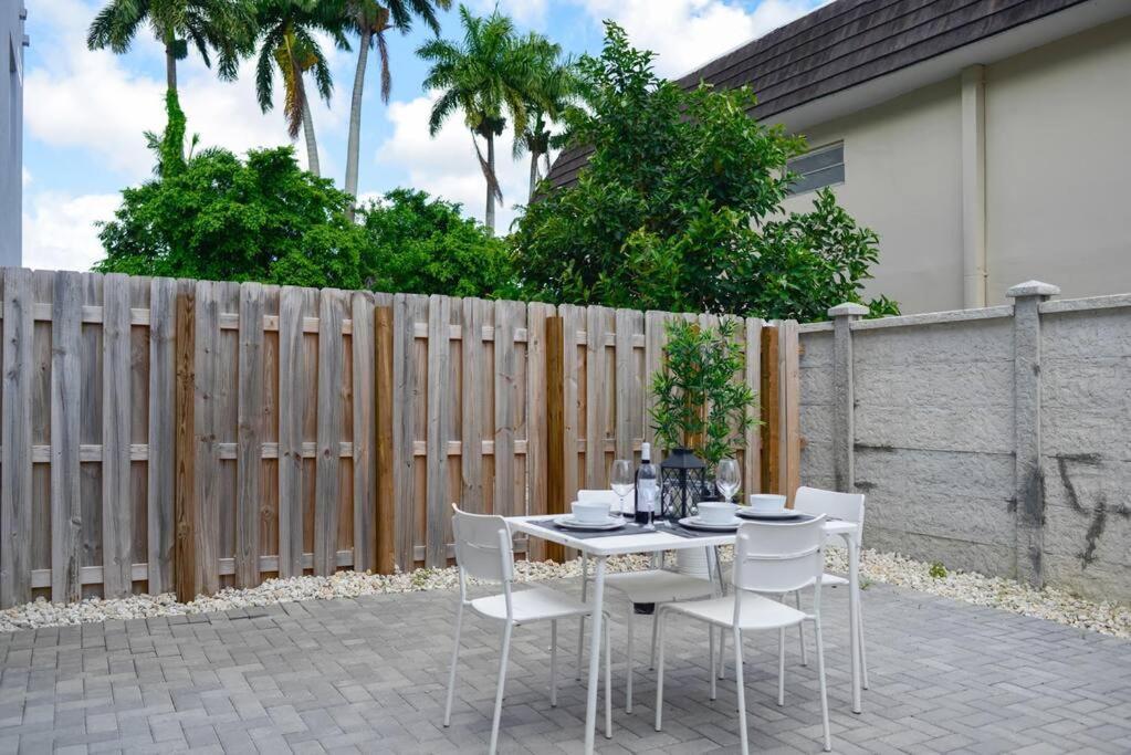 Awesome 3Br Townhouse 15Minutes From The Beach Miami Exterior photo